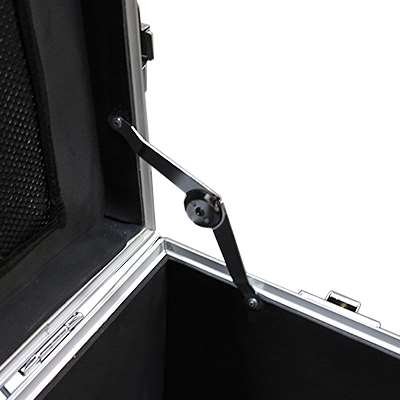 Detailansicht des Flightcase Trolleys mit Aluminiumkanten und Metallverschlüssen