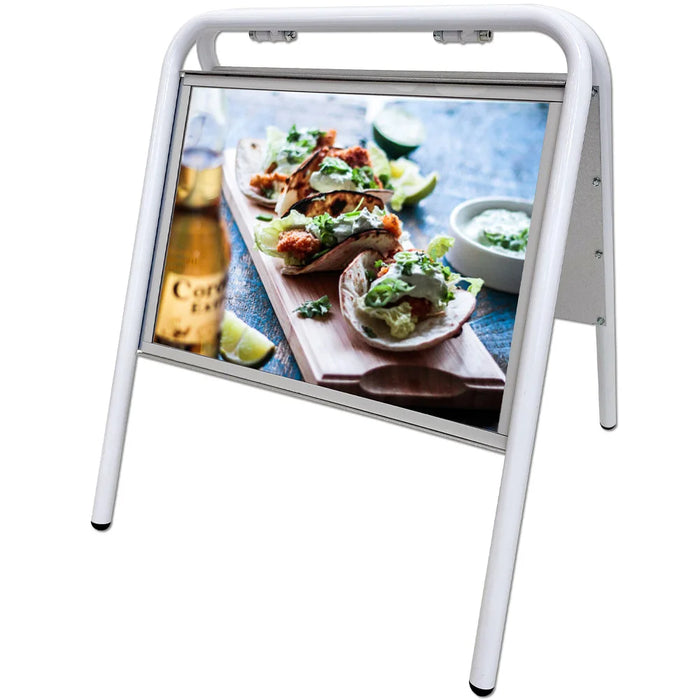 Weißer Kundenstopper A3 aus Stahl mit APET Frontplatten und Magnetverschluss für Poster