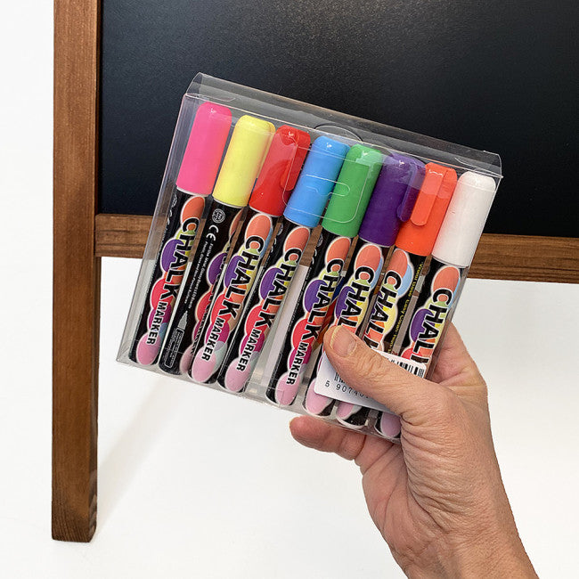 Kreidetafel Kundenstopper beschriftet mit Kreidemarkern