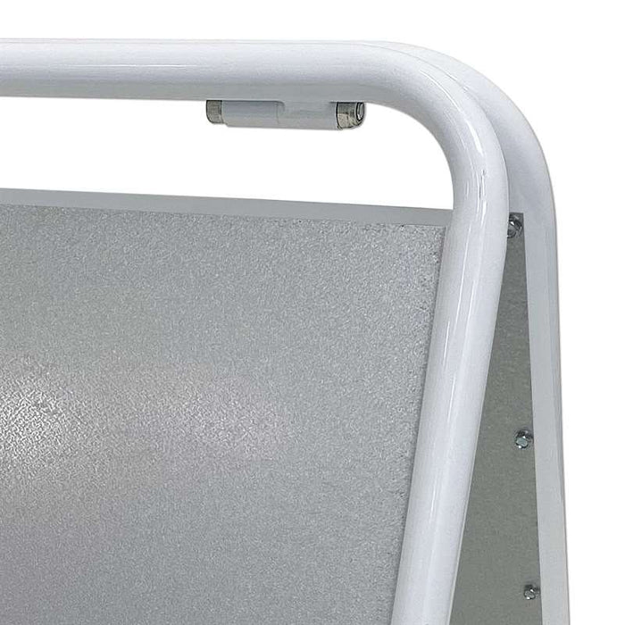 Weißer Stahl Standfuß des A3 Gehwegaufstellers mit rutschfesten Kappen