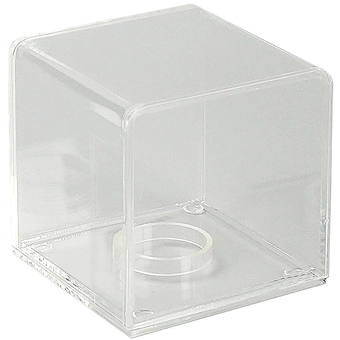 Detailansicht einer kleinen transparenten Acrylbox mit abnehmbarer Bodenplatte und Acrylring innen.