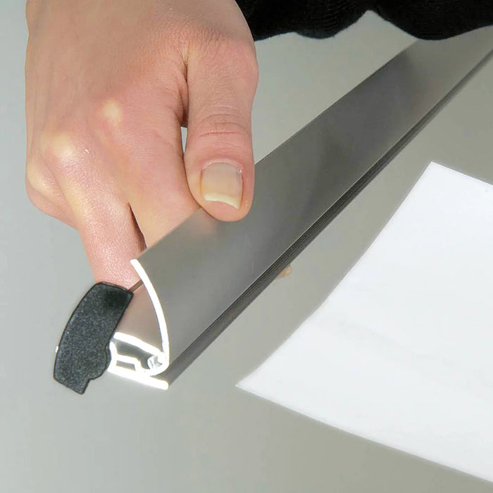Bannerleiste Aluminium mit Endkappen und Aufhängung
