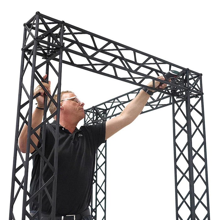 Bosch IXO Akku Schrauber bei Traversen Montage Crown Truss System Anwendung