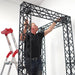 Montage einer CROWN TRUSS 10 Eckwand für den professionellen Messebau und Eventeinsatz