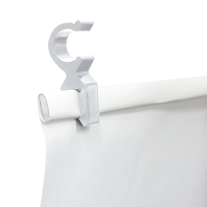 Montierter CROWN TRUSS 10x10 Top Clip an einem Traversensystem zur Bannerbefestigung