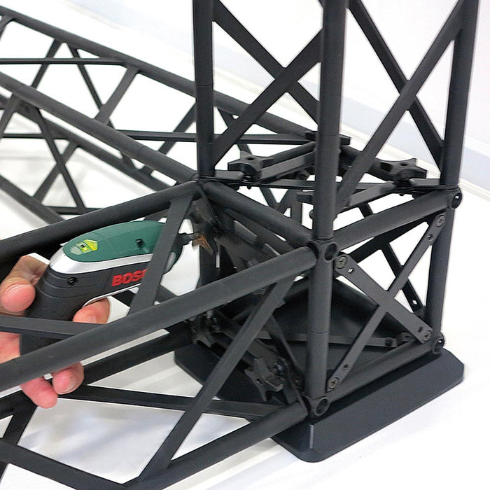 Montage eines Crown Truss 15 Traversensystems mit Bosch IXO Akku Schrauber