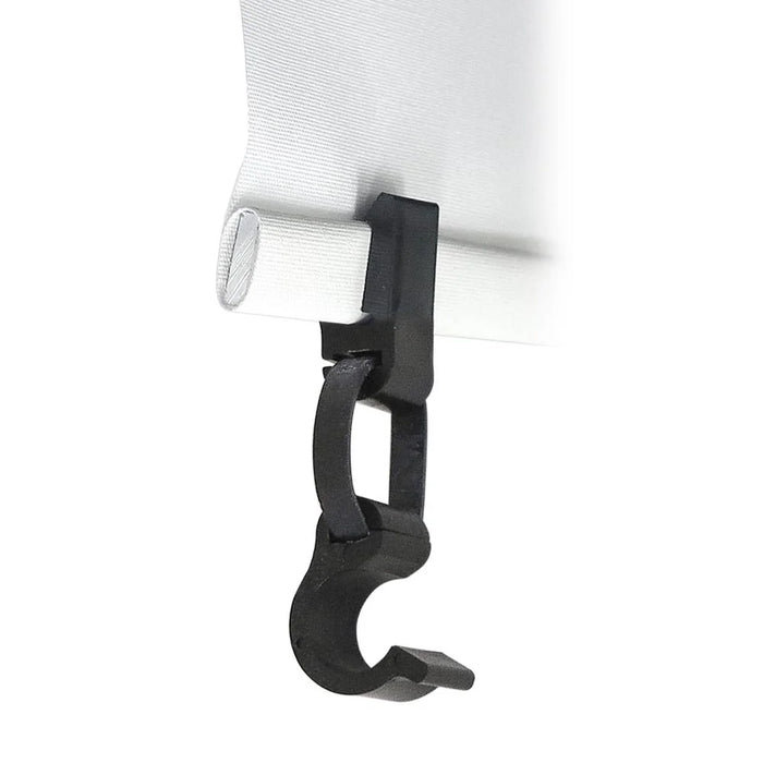 Schwarzer Top Clip montiert an Bannerstange eines CROWN TRUSS 15 Systems