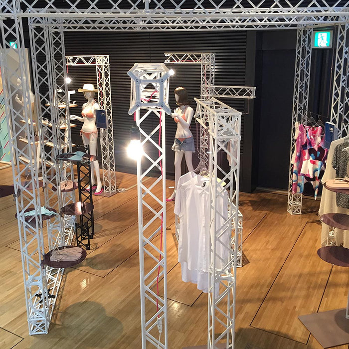Weißes Crown Truss 15 Traversensystem für Retail, Ladenbau und Messebau