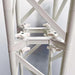 Verbindungselemente vom weißen Crown Truss 15 Traversensystem im Detail