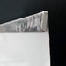 Detailaufnahme des CROWN TRUSS Aluminium Profils mit integriertem Klebeband zur Bannerbefestigung