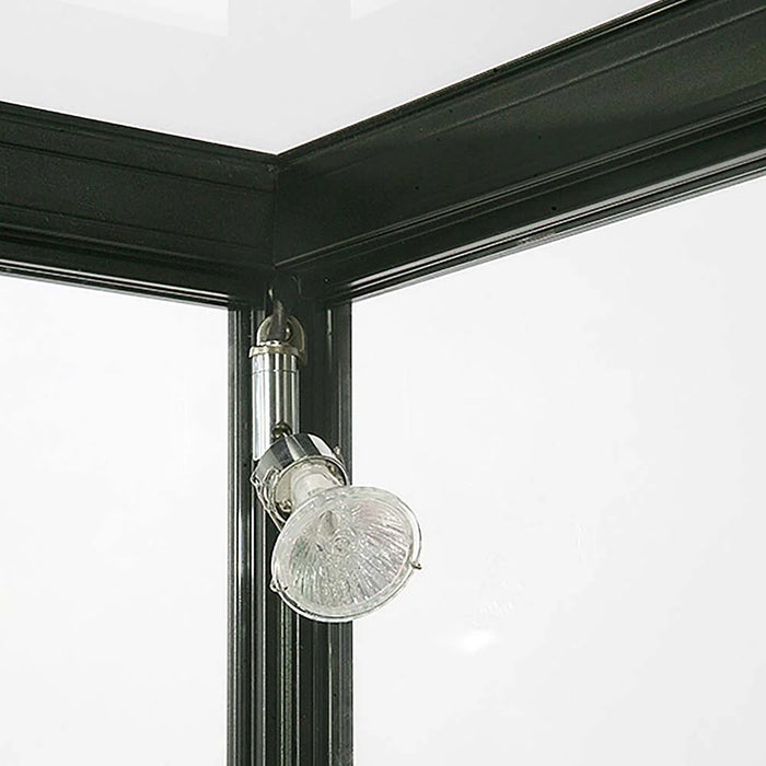 Innenansicht der Glasvitrine Solo mit integrierten LED-Spots