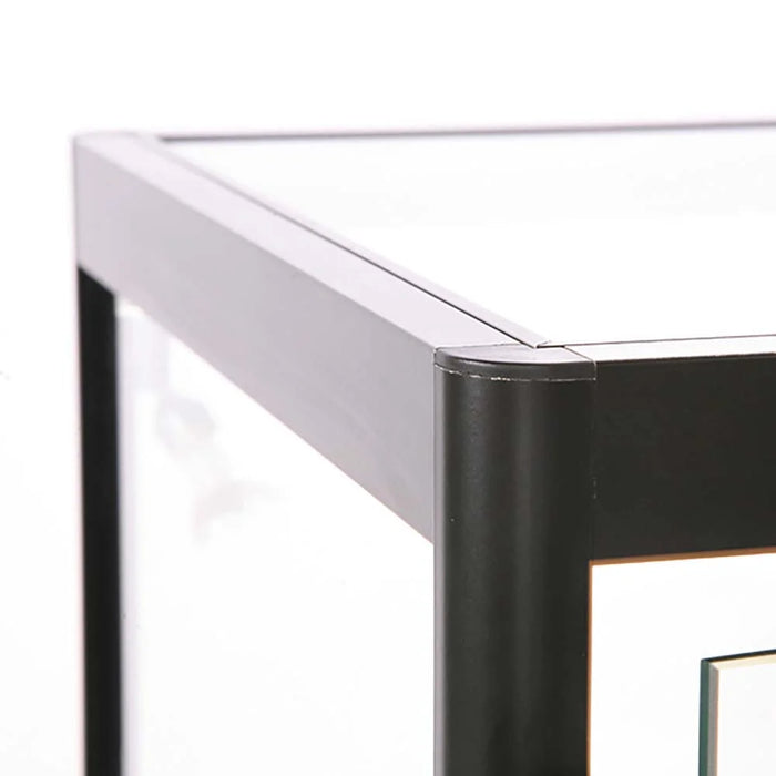 Detailansicht des schwarzen Aluminiumrahmens mit Glaselementen