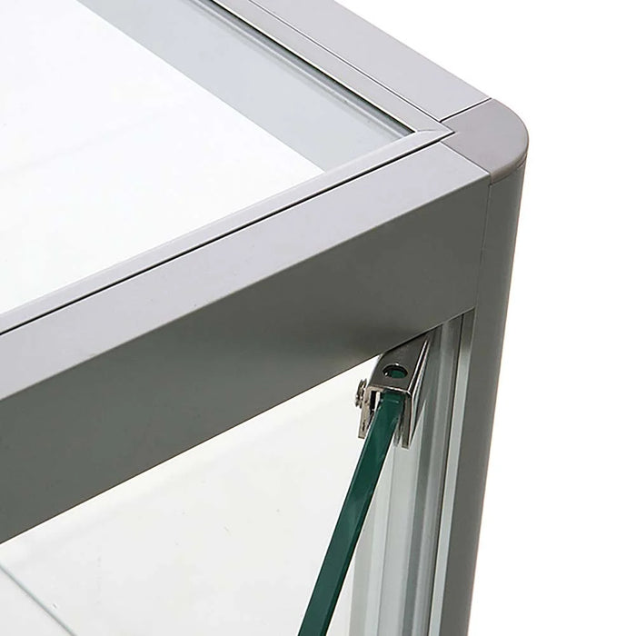 Detail der Glashalterung an der schwarzen Glasvitrine Solo