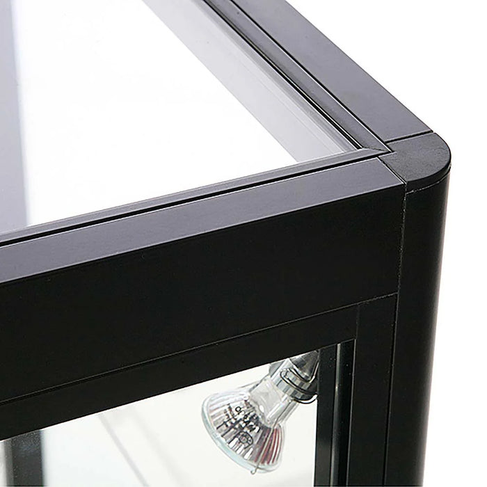 Detailaufnahme des schwarzen Aluminiumrahmens und der LED-Beleuchtung