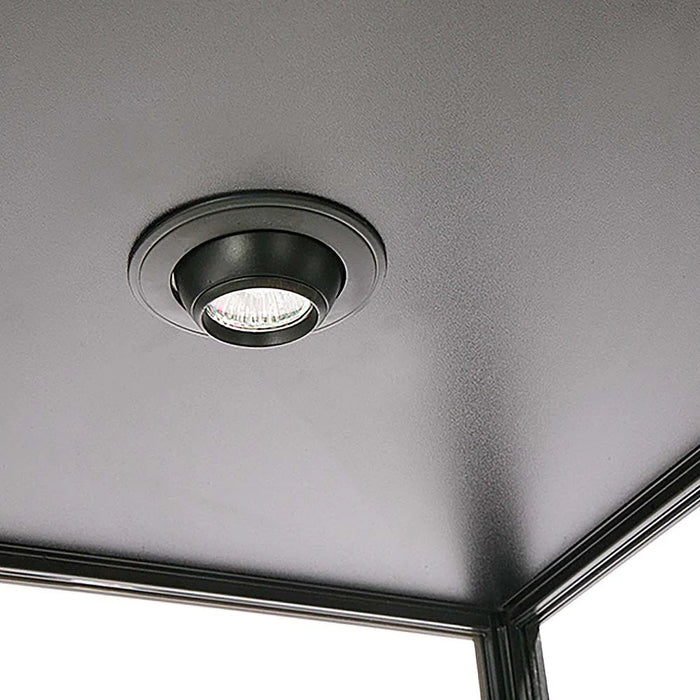 Integrierter LED-Spot in der Decke der schwarzen Glasvitrine