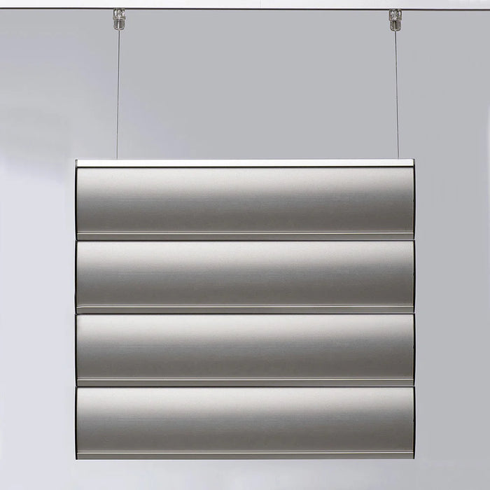 Vierlagiges hängendes Hinweisschild aus Aluminium für Leitsysteme, Wegweiser und Raumkennzeichnung in öffentlichen Gebäuden