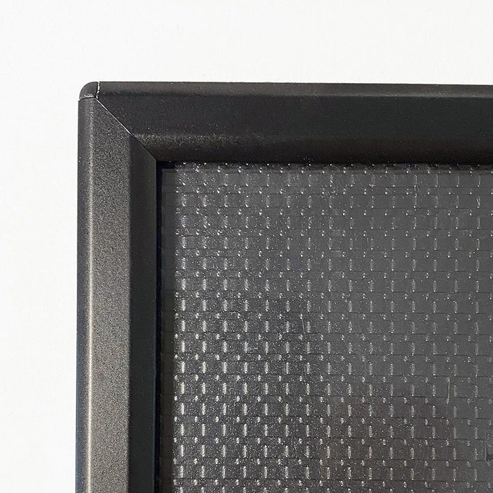 Klapprahmen 14 mm in Schwarz mit runden Ecken – Ecke des Aluprofils in der Nahaufnahme