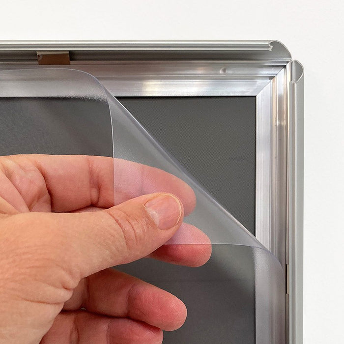 Klapprahmen 15 mm in Silber – Transparente Frontfolie über dem Plakat