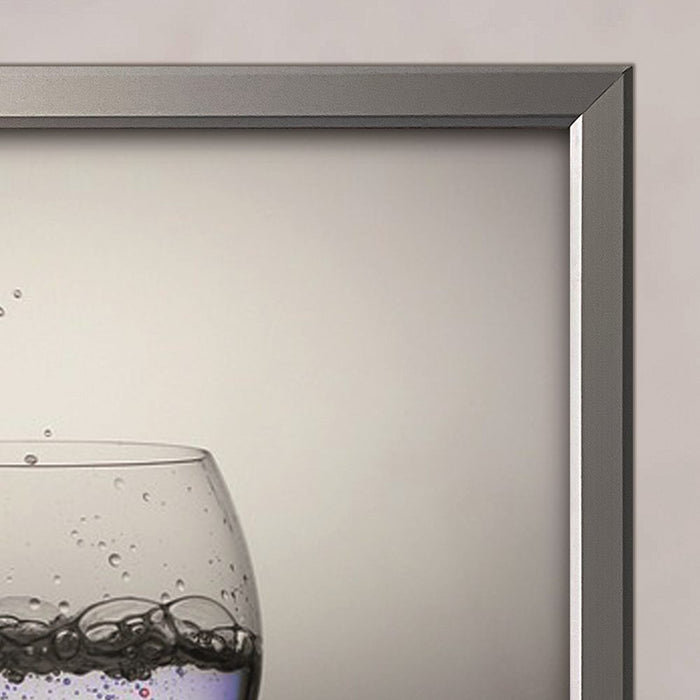 Klapprahmen 20 mm in Silber – Ecke des Aluprofils in der Nahaufnahme
