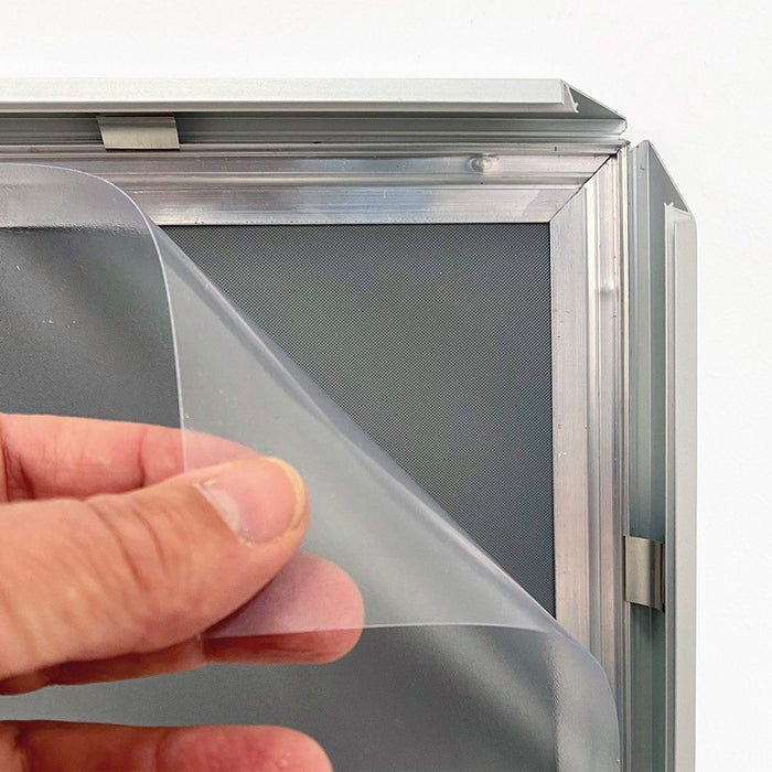 Klapprahmen 20 mm in Silber – Transparente Frontfolie über dem Plakat
