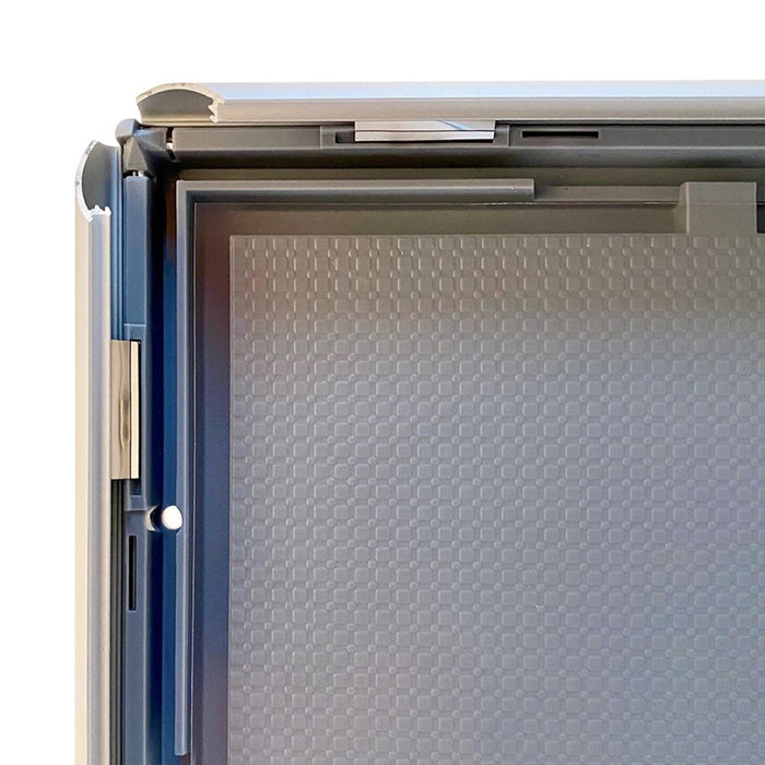 Klapprahmen 25 mm in Silber mit runden Ecken – Klappmechanik zum Öffnen des Profils
