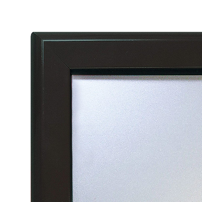 Klapprahmen 32 mm in Schwarz – Ecke des Aluprofils in der Nahaufnahme