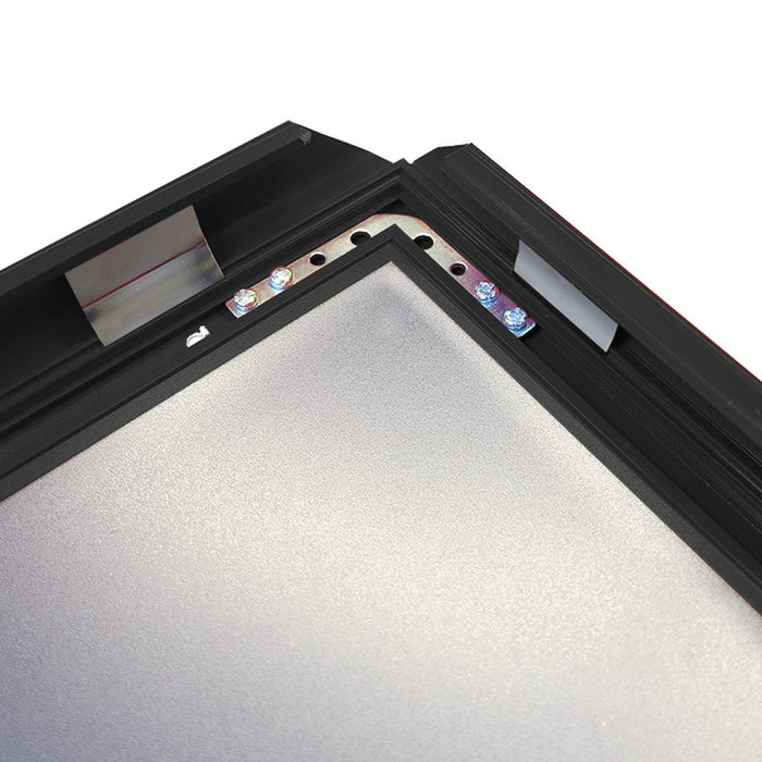 Klapprahmen 32 mm in Schwarz – Klappmechanik zum Öffnen des Profils