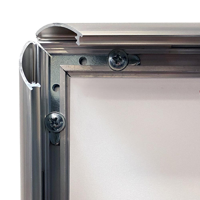 Eckdetail Klapprahmen 25 mm Aluminiumprofil mit Gehrungsecke und Schraube