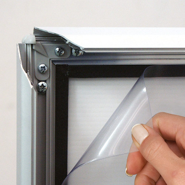 Wetterfester Klapprahmen 35 mm in Silber – Transparente Frontfolie über dem Plakat