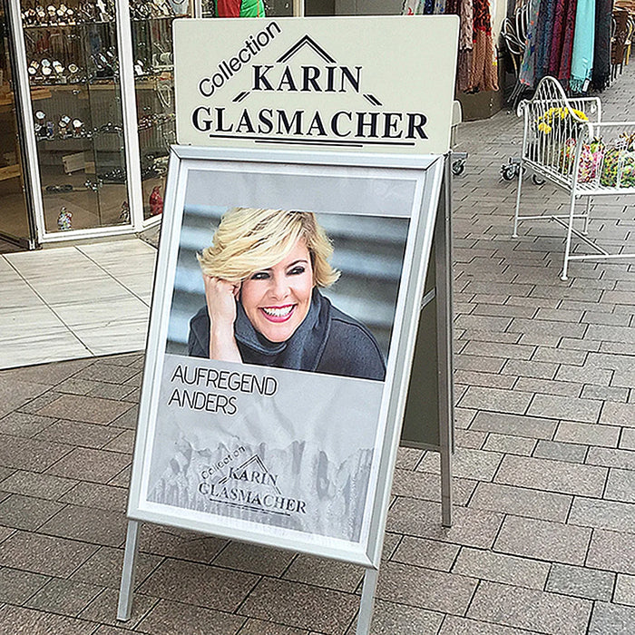 großer Kundenstopper A0 Format für maximale Sichtbarkeit vor Laden oder Markt