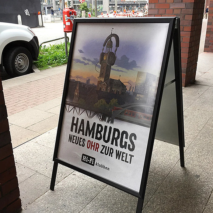 Kundenstopper Werbeaufsteller in Silber oder Schwarz passend für moderne Geschäfte