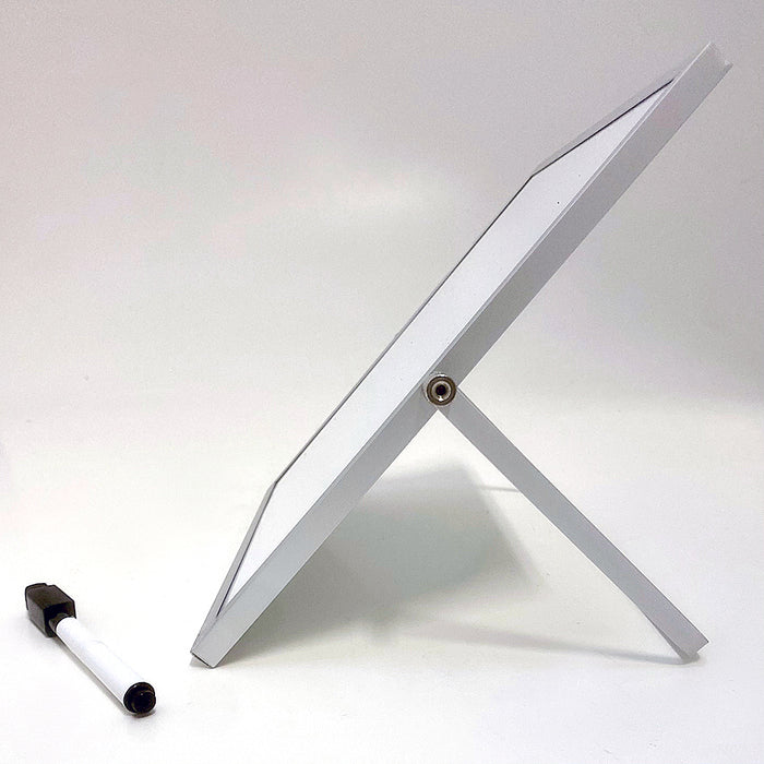 Seitenansicht des Mini Whiteboards mit stabilem Klappständer und verstellbarer Aufstellung