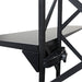 Montierter schwarzer Regalhalter an einer CROWN TRUSS Bannerwand mit Regalboden