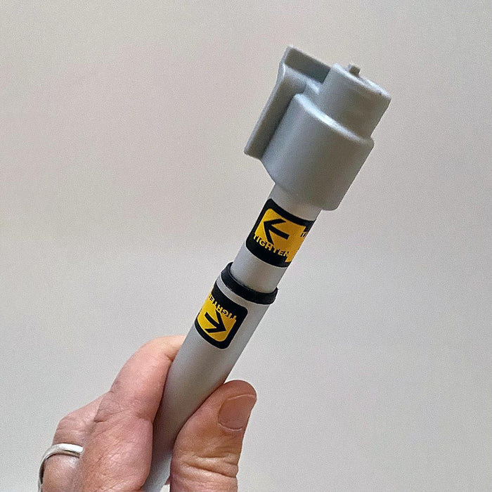 Teleskopstange mit Klemmverschluss in der Hand
