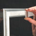Doppelseitiger Schaufensterrahmen 25 mm – Transparente Frontfolie über dem Plakat