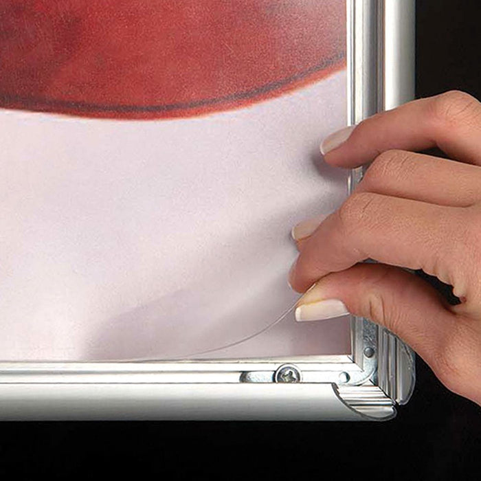 Security-Posterrahmen 25 mm mit Diebstahlschutz – Transparente Frontfolie über dem Plakat