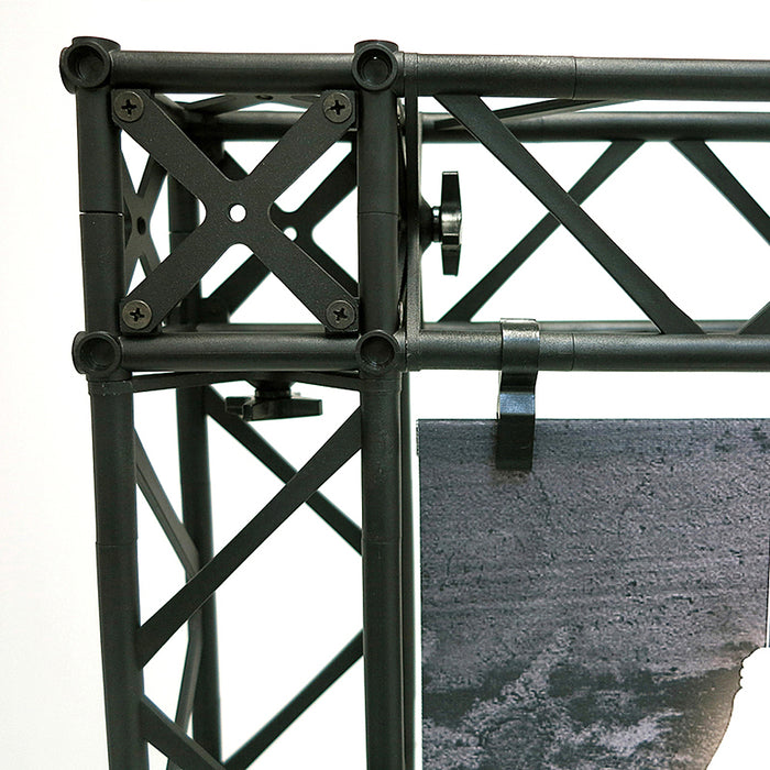 Bannerbefestigung an Crown Truss 10x10 Traversen Modul schwarz Messewand Aufbau