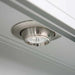 Detailansicht eines integrierten LED-Spots im oberen Bereich der Wandvitrine Duo