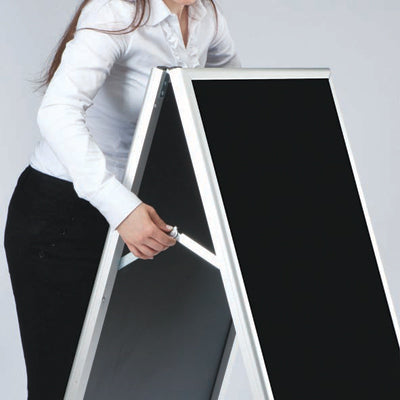 A-Board Kundenstopper mit schwarzer Oberfläche