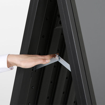 Mobiler Kundenstopper A1 aus Kunststoff mit Rollen und Tragegriff