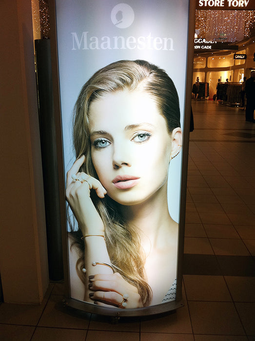 Moderner LED-Werbestand für Shops, Messe, Gastronomie und Hotels