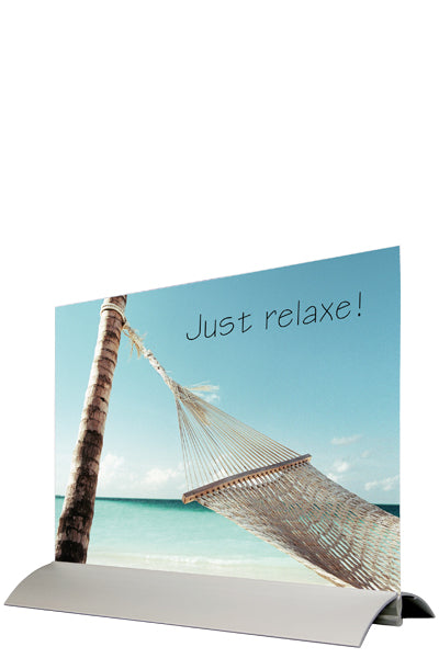 Menühalter Swing Wing Horizontal aus Acryl & Aluminium im Einsatz