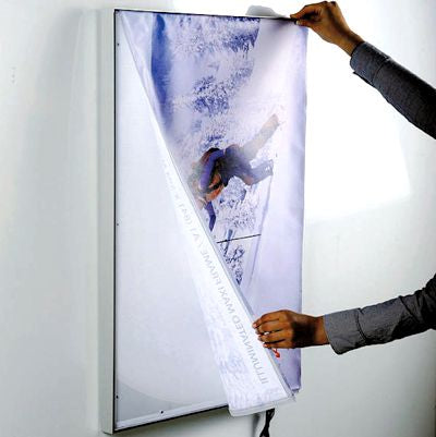 Montage des LED Leuchtkastens ohne Rahmen – Gastro Deals24-detail-5