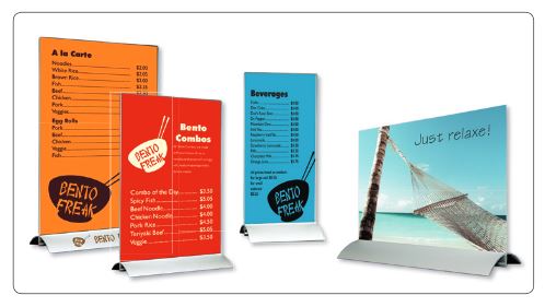 wing Wing Acrylhalter mit eingelegter Karte als Tischaufsteller