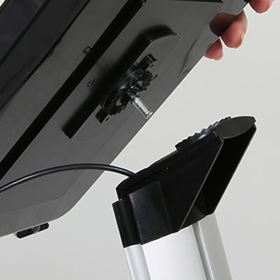 Befestigung der Tablet-Halterung auf dem Standrohr