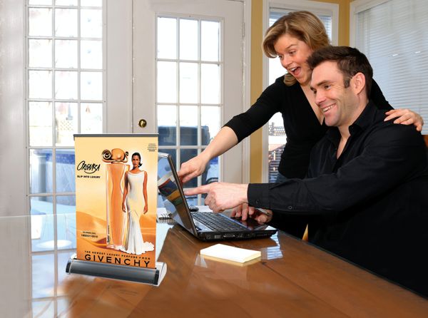 Kompakter Tisch Roll-Up Aufsteller für Restaurant- und Hotelrezeption