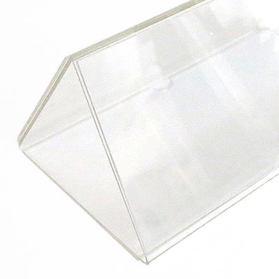 Triangle-Menühalter transparent im Einsatz auf Restauranttisch