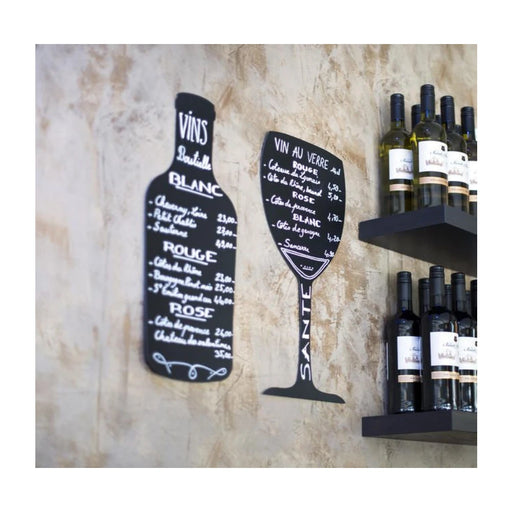 Wandkreidetafel in Motivform Weinflasche und Weinglas, mit Weinkarte beschriftet, für Gastronomie