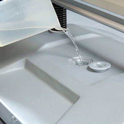 Befüllung des Kundenstopper Standfußes mit Wasser