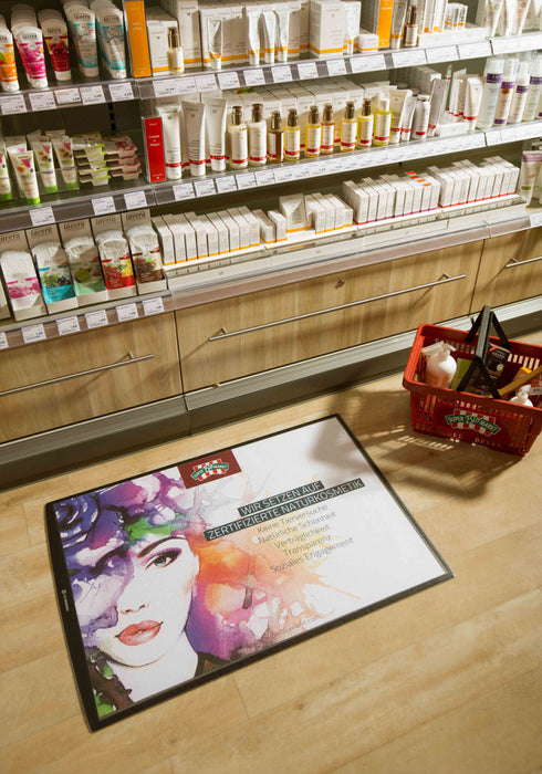 Bodenmatte A1 mit Werbeposter im Einzelhandel